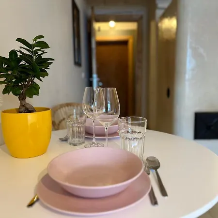 Apartment Romantic Hideout With Parking *