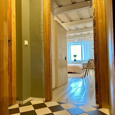 Romantic Hideout With Parking Apartment