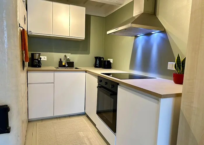 Romantic Hideout With Parking